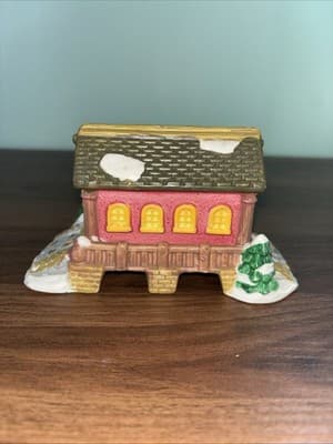 Cobblestone Corner 2004 Enclosed Covered Bridge Christmas House 5.5” Porcelain - Thumbnail 3