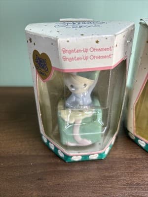 Vintage Precious Moments Ornament Vintage 2001 Porcelain Christmas Present - Thumbnail 2
