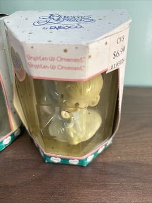 Vintage Precious Moments Ornament Vintage 2001 Porcelain Christmas Present - Thumbnail 3
