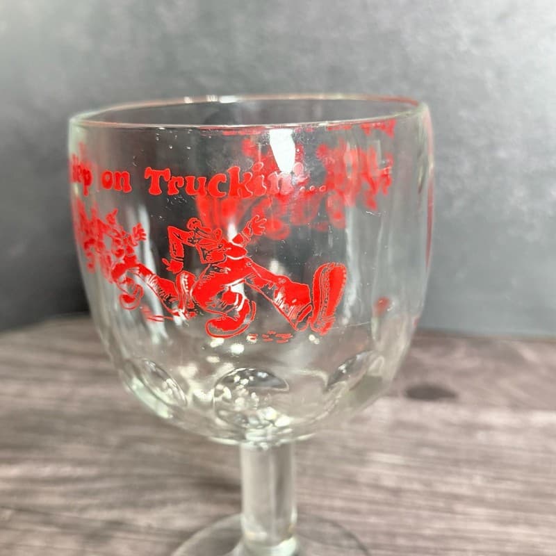 Vintage 1970s Robert Crumb 'Keep On Truckin'' Red Graphic Beer Glass Goblet - Thumbnail 7