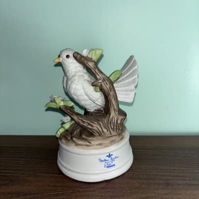 Eda Mann Milano Porcelain Sculpture Bird Music Box "The Way We Were" White Dove - Thumbnail 4