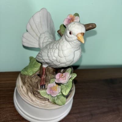 Eda Mann Milano Porcelain Sculpture Bird Music Box "The Way We Were" White Dove - Thumbnail 3