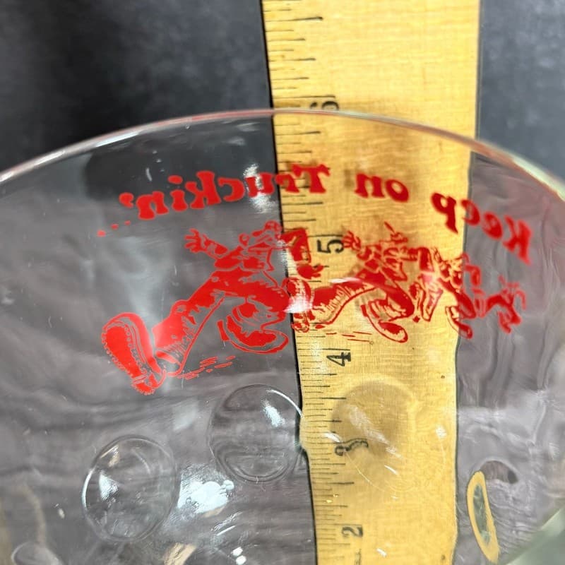 Vintage 1970s Robert Crumb 'Keep On Truckin'' Red Graphic Beer Glass Goblet - Thumbnail 14