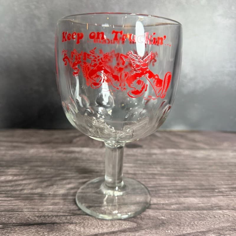 Vintage 1970s Robert Crumb 'Keep On Truckin'' Red Graphic Beer Glass Goblet - Thumbnail 2