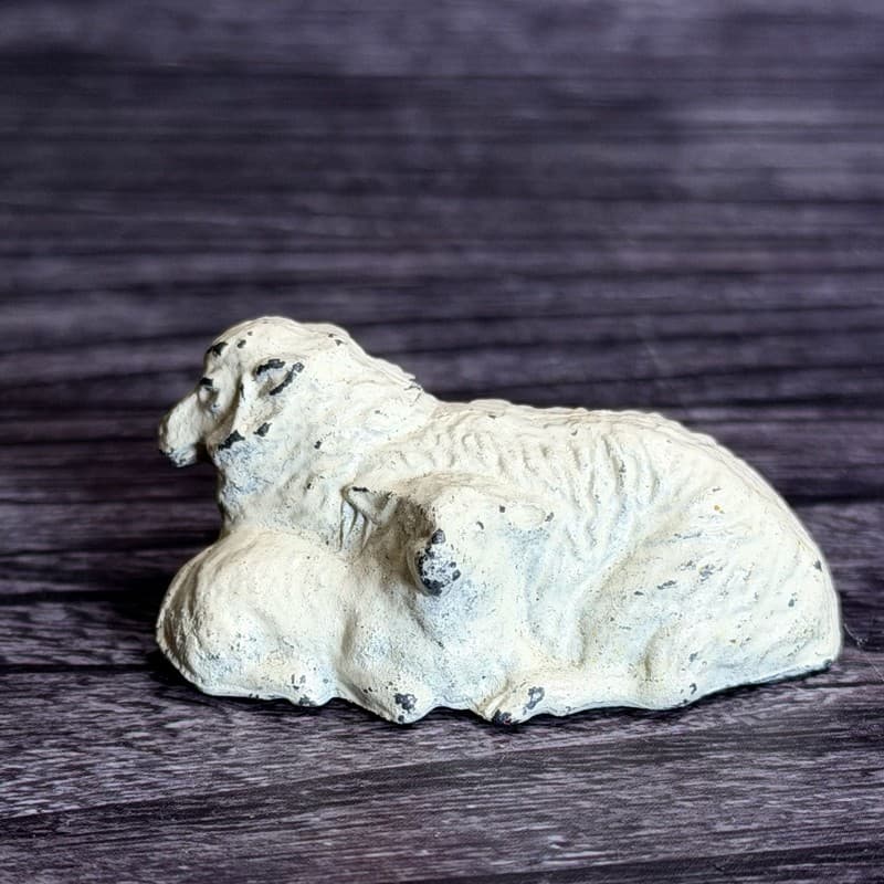 Vintage Britains Lead Reclining Sheep Figurine Made in England 2"