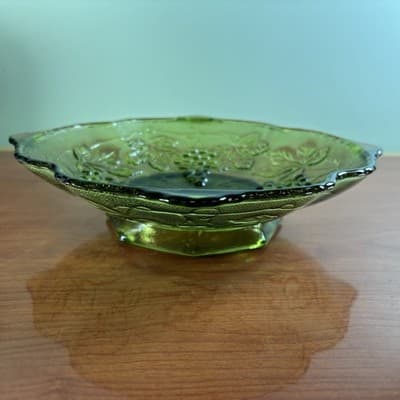 VTG Trinket Dish Green Indiana Glass Square Bowl w/ Raised Harvest Grape - Thumbnail 2
