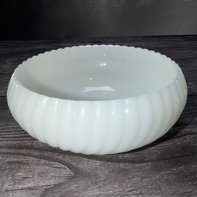 VINTAGE E.O. BRODY White Milk Glass Ribbed Bowl Cleveland, Ohio USA 6.5" Round