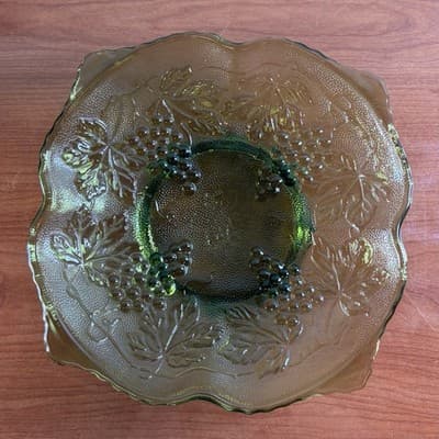 VTG Trinket Dish Green Indiana Glass Square Bowl w/ Raised Harvest Grape - Thumbnail 4