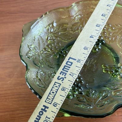 VTG Trinket Dish Green Indiana Glass Square Bowl w/ Raised Harvest Grape - Thumbnail 9