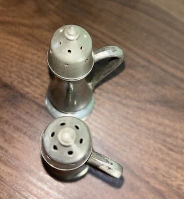 Vintage Pewter Salt and Pepper Shakers Genuine Pewter by Quaker 2094 - Thumbnail 4