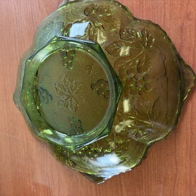 VTG Trinket Dish Green Indiana Glass Square Bowl w/ Raised Harvest Grape - Thumbnail 7