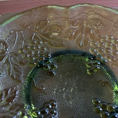 VTG Trinket Dish Green Indiana Glass Square Bowl w/ Raised Harvest Grape - Thumbnail 6