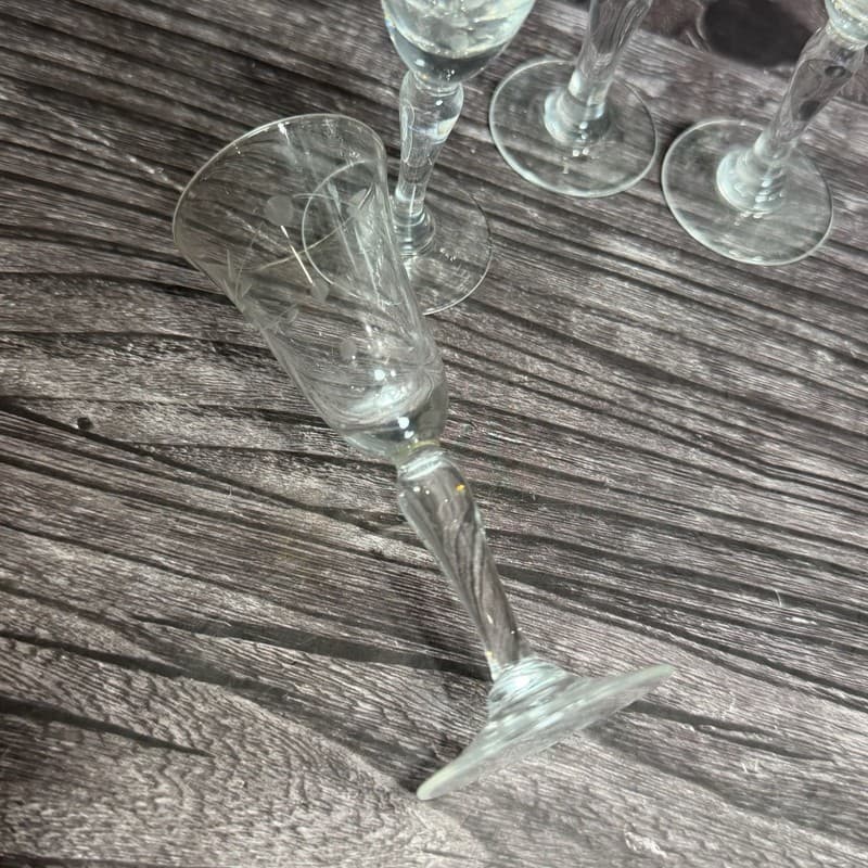 Vintage Etched Floral Footed Cordial Glasses - Set of 4 - Thumbnail 5