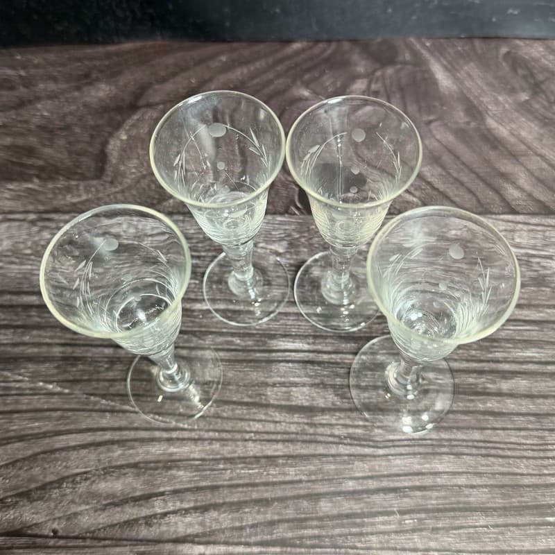 Vintage Etched Floral Footed Cordial Glasses - Set of 4 - Thumbnail 3