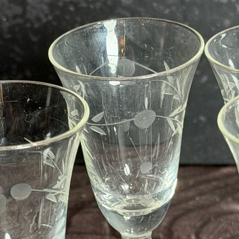 Vintage Etched Floral Footed Cordial Glasses - Set of 4 - Thumbnail 6