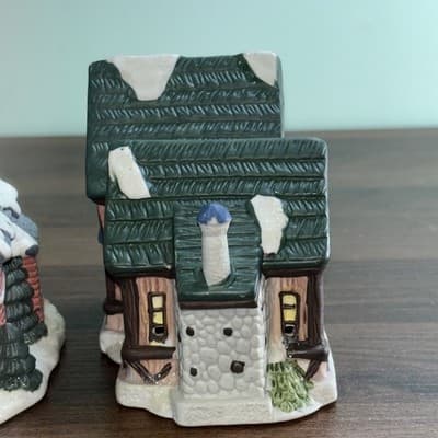 Collectible “Cobblestone Corners” Church House 2001 Miniature Christmas Vill - Thumbnail 3