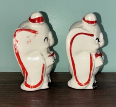 Pair of vintage 1950s Disney Dumbo ceramic salt and pepper shakers With Hat - Thumbnail 2