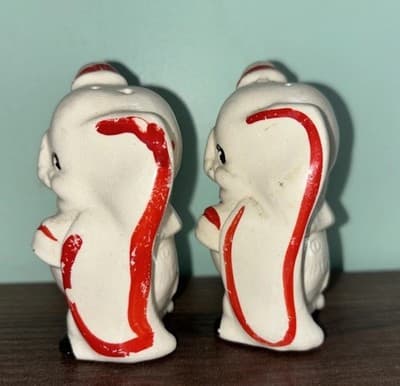 Pair of vintage 1950s Disney Dumbo ceramic salt and pepper shakers With Hat - Thumbnail 4