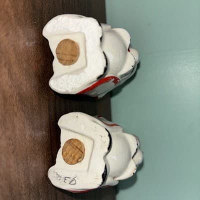 Pair of vintage 1950s Disney Dumbo ceramic salt and pepper shakers With Hat - Thumbnail 5