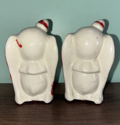 Pair of vintage 1950s Disney Dumbo ceramic salt and pepper shakers With Hat - Thumbnail 3