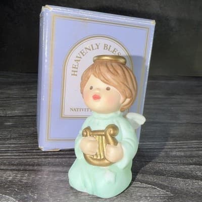 Vintage AVON Heavenly Blessings Nativity Collection Boy Angel Figurine 1987