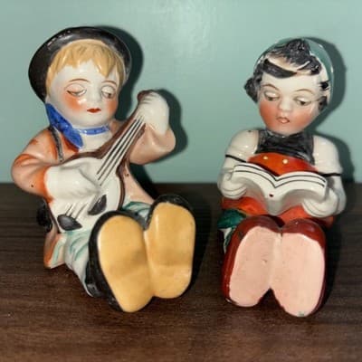 Vtg Hummel Style Boy Girl Reading Toddler Book Salt & Pepper Japan Sleepy Eyes