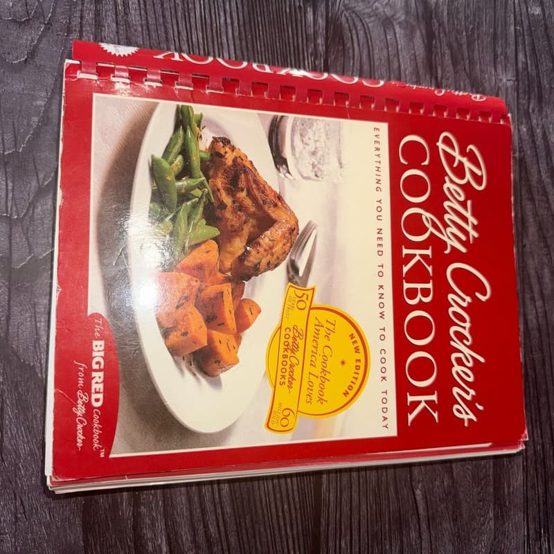 Betty Crocker's Cookbook: Everything You Need to Know to Cook Today, 9th Edition - Thumbnail 2