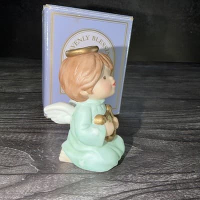 Vintage AVON Heavenly Blessings Nativity Collection Boy Angel Figurine 1987 - Thumbnail 2