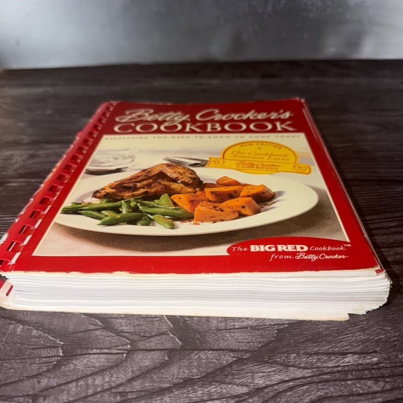 Betty Crocker's Cookbook: Everything You Need to Know to Cook Today, 9th Edition - Thumbnail 3