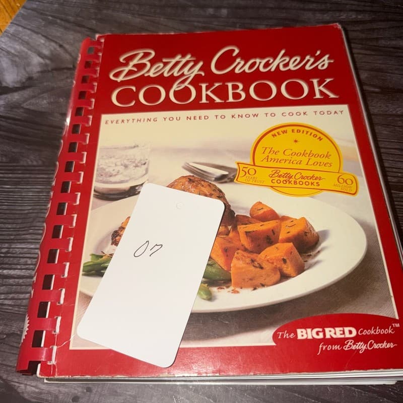 Betty Crocker's Cookbook: Everything You Need to Know to Cook Today, 9th Edition