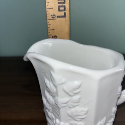 VTG Westmoreland Paneled Grape Milk Glass Pedestal Creamer Pitcher Milkglass - Thumbnail 12