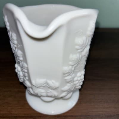 VTG Westmoreland Paneled Grape Milk Glass Pedestal Creamer Pitcher Milkglass - Thumbnail 6