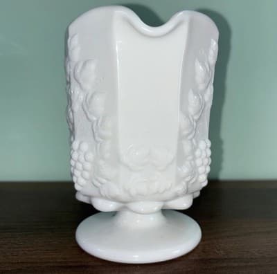 VTG Westmoreland Paneled Grape Milk Glass Pedestal Creamer Pitcher Milkglass - Thumbnail 2