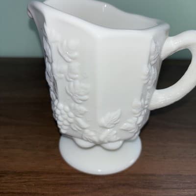 VTG Westmoreland Paneled Grape Milk Glass Pedestal Creamer Pitcher Milkglass - Thumbnail 5