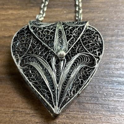 Hand Crafted Silver Filigree Hinged Heart Shape Pendant Locket Box 1.5" x 1.5" - Thumbnail 2