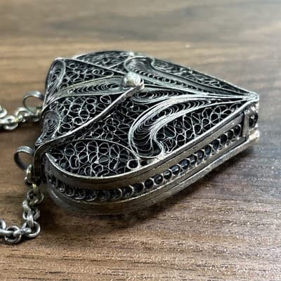 Hand Crafted Silver Filigree Hinged Heart Shape Pendant Locket Box 1.5" x 1.5" - Thumbnail 5