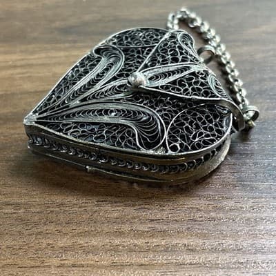 Hand Crafted Silver Filigree Hinged Heart Shape Pendant Locket Box 1.5" x 1.5" - Thumbnail 4