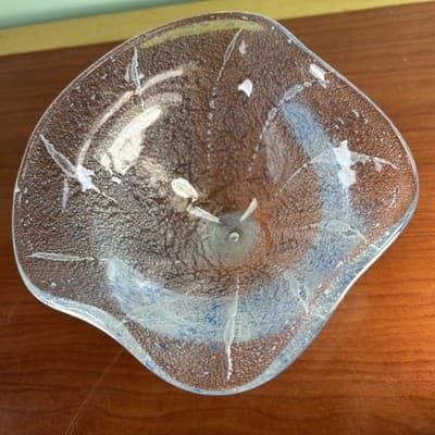VINTAGE ART GLASS Hand Made Pale BLUE WITH Silver FLAKE WAVE BOWL - Thumbnail 4