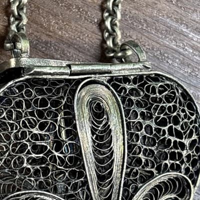 Hand Crafted Silver Filigree Hinged Heart Shape Pendant Locket Box 1.5" x 1.5" - Thumbnail 9