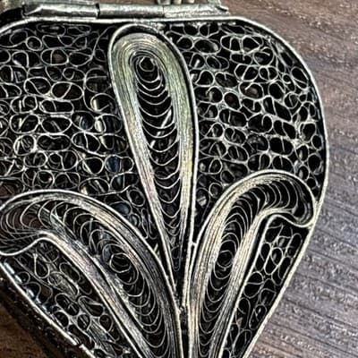 Hand Crafted Silver Filigree Hinged Heart Shape Pendant Locket Box 1.5" x 1.5" - Thumbnail 8
