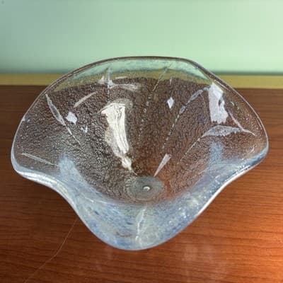 VINTAGE ART GLASS Hand Made Pale BLUE WITH Silver FLAKE WAVE BOWL - Thumbnail 3