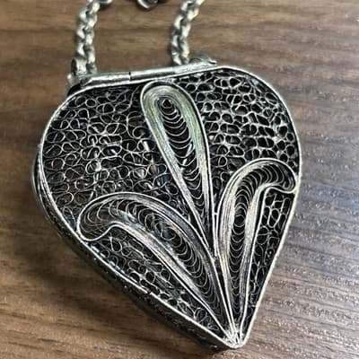 Hand Crafted Silver Filigree Hinged Heart Shape Pendant Locket Box 1.5" x 1.5" - Thumbnail 7