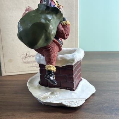 Hallmark Keepsake Gold Crown "Special Delivery" Night Before Christmas Statue - Thumbnail 5