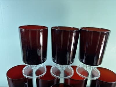 ARCOROC Ruby Red Glass, 5 1/4” Set (8) Arcoroc, France Stemmed Wine Water Gobl - Thumbnail 2