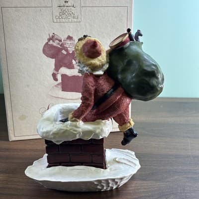 Hallmark Keepsake Gold Crown "Special Delivery" Night Before Christmas Statue - Thumbnail 6