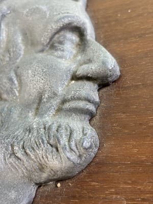 President Abe Abraham Lincoln heavy cast iron Custom Wood Wall Plaque 3D Detail - Thumbnail 4