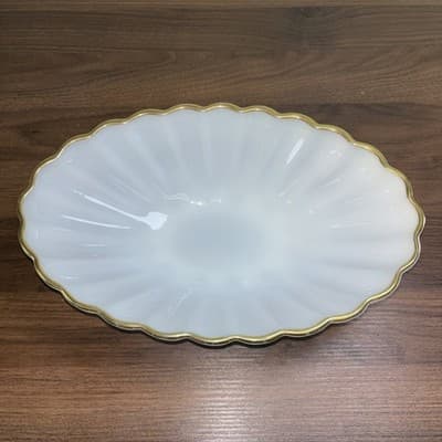 Anchor Hocking Large white milk glass scalloped oval serving bowl gold trim VTG - Thumbnail 3
