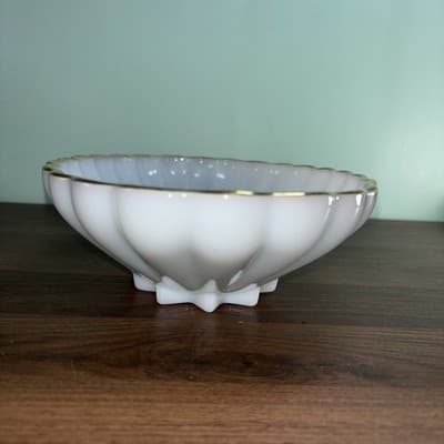 Anchor Hocking Large white milk glass scalloped oval serving bowl gold trim VTG - Thumbnail 7