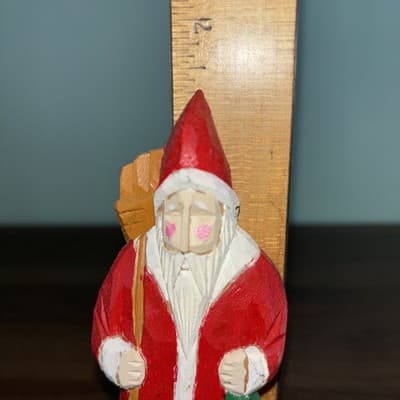 Folk Art Carved Wooden Sant Claus Figurine Hand Painted Vintage 6.5" Red Green - Thumbnail 8