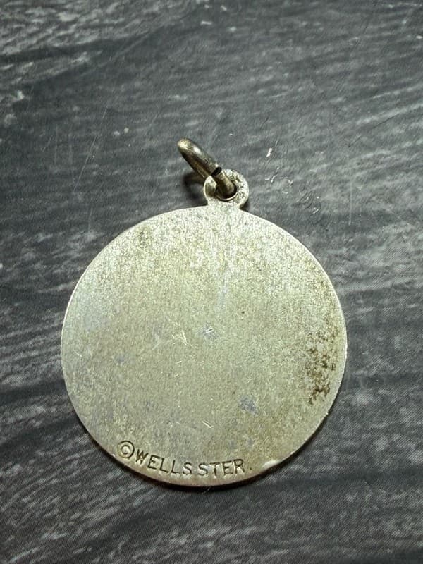 Vintage Wells Sterling Silver Majorette Drum Major Baton Twirler Round Charm - Thumbnail 4